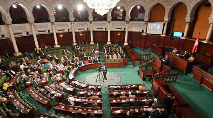 البرلمان يصادق على عقد تمويل بين تونس والبنك الأوروبي للاستثمار بقيمة 40 مليون أورو لفائدو برنامج تعصير المؤسسات التربوية 2