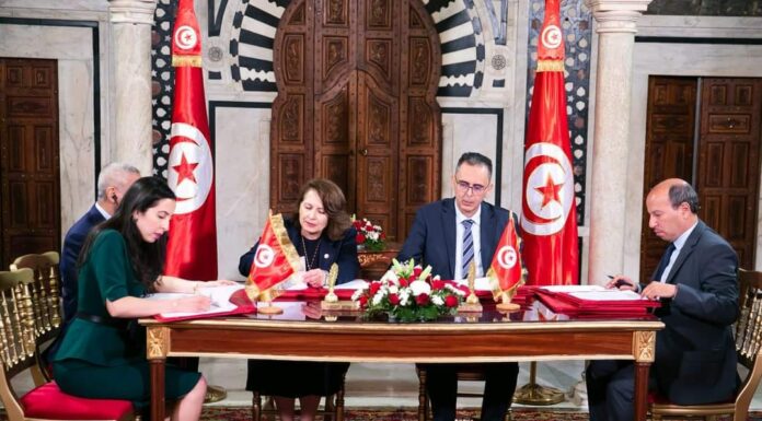 (بالصور) توقيع اتفاقيتي إنجاز محطتي إنتاج الكهرباء من الطاقة الشمسية الفولطاضوئية بقفصة وتطاوين